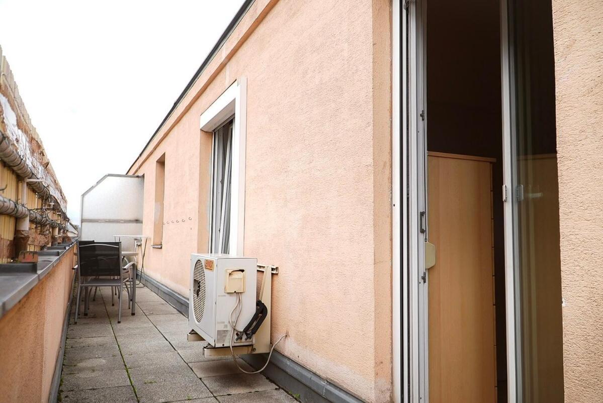 Close To Centre And Next To Hbf And Easy From Airport Apartment Wien