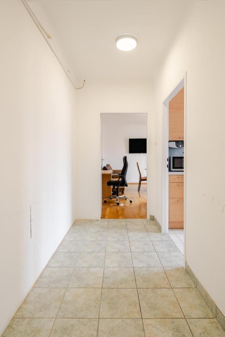 Close To Centre And Next To Hbf And Easy From Airport Appartamento *