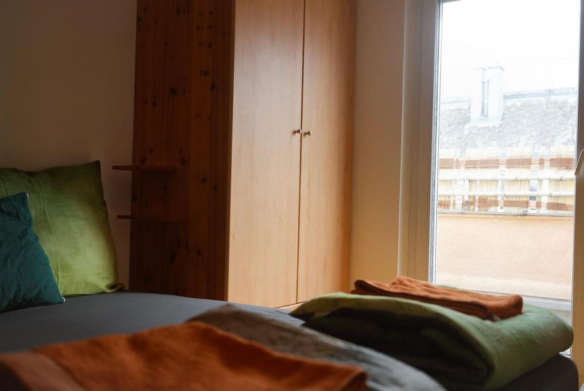 Close To Centre And Next To Hbf And Easy From Airport Appartamento