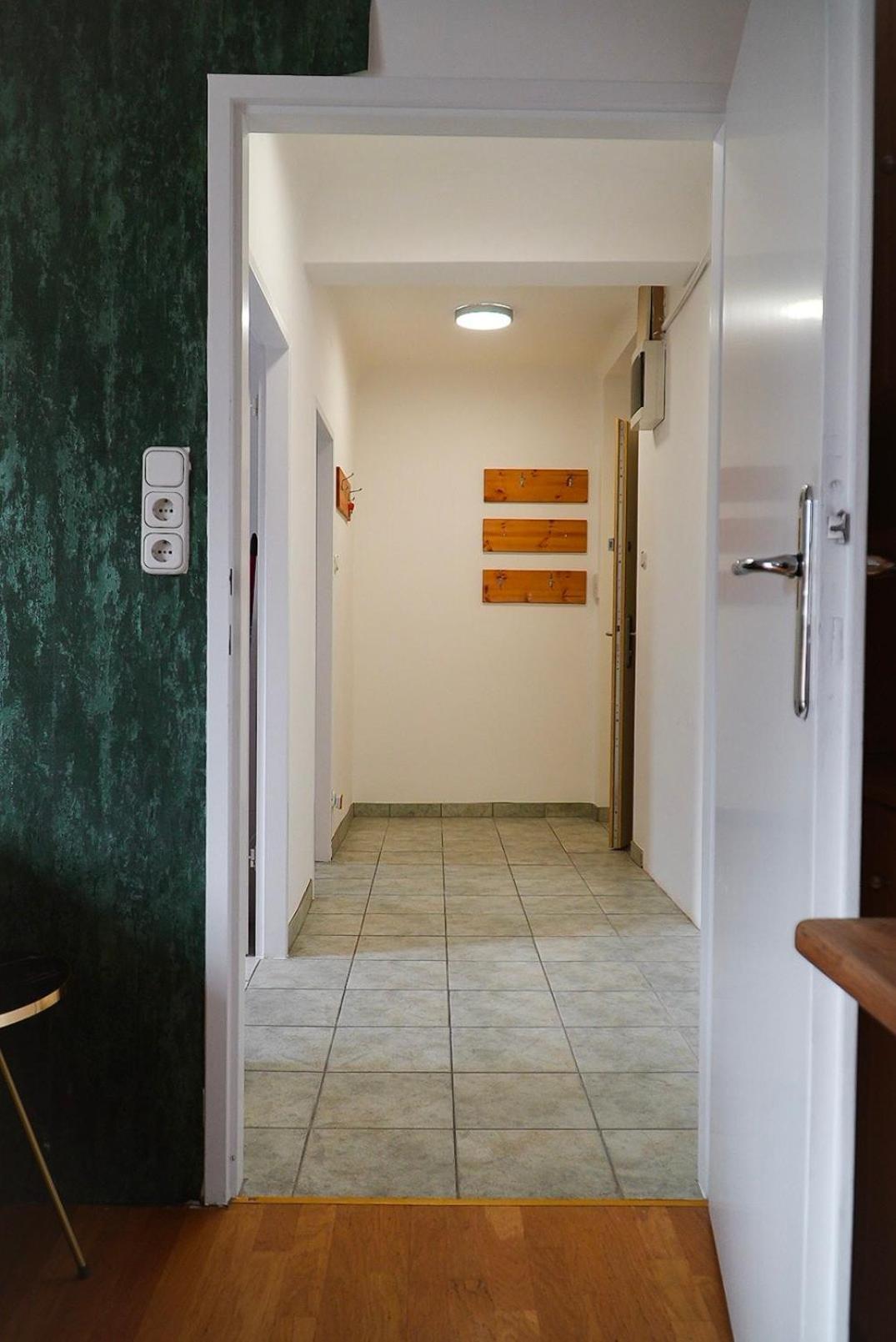 Close To Centre And Next To Hbf And Easy From Airport Appartamento *
